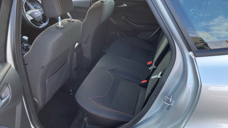 Ford Focus 1.0 EcoBoost 140 ST-Line Navigation 5dr Petrol Hatchback